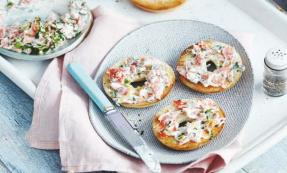 mini salmon bagels
